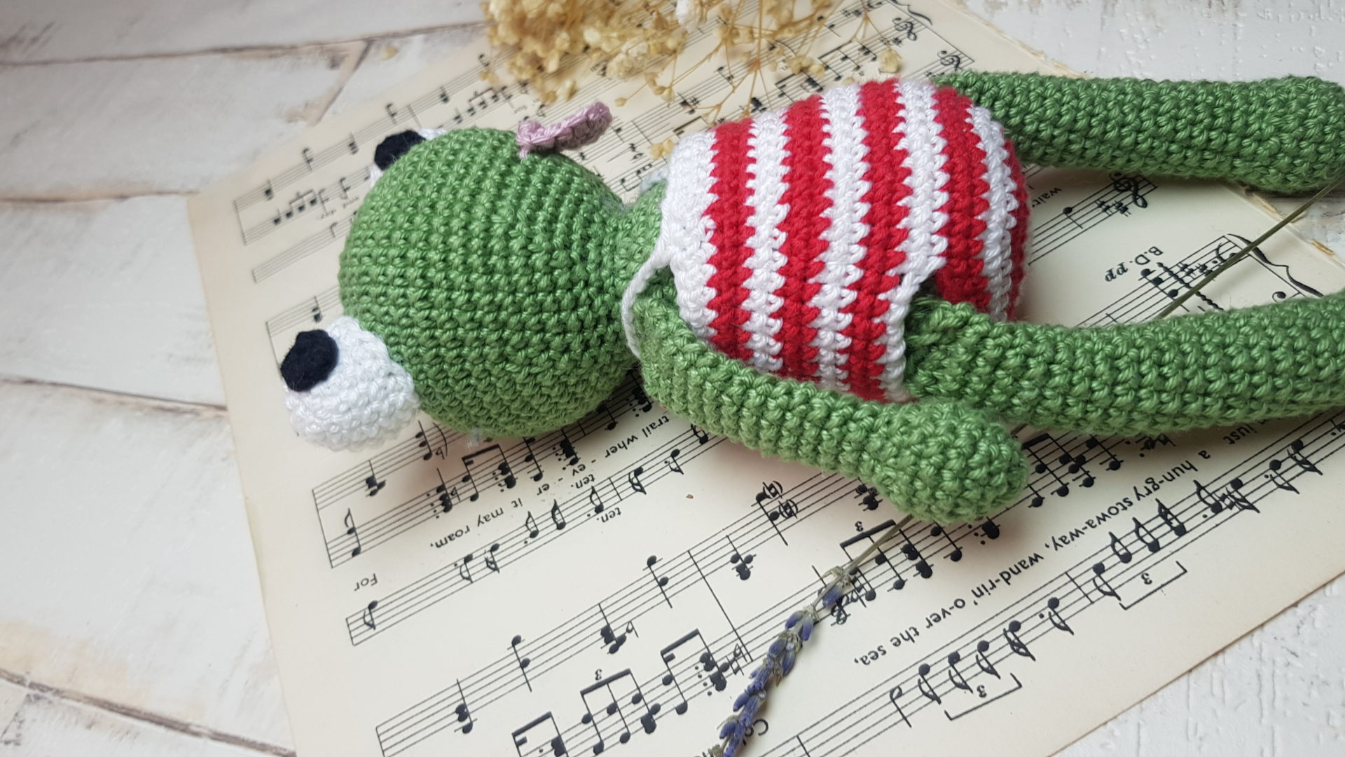 amigurumi frog