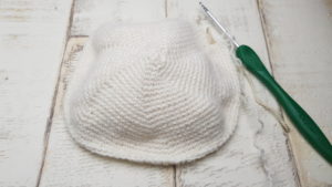 white crochet hat