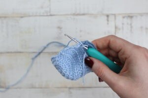 connecting yarn on bonnet